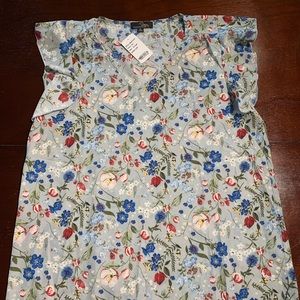 Floral V-neck with Ruffle sleeve